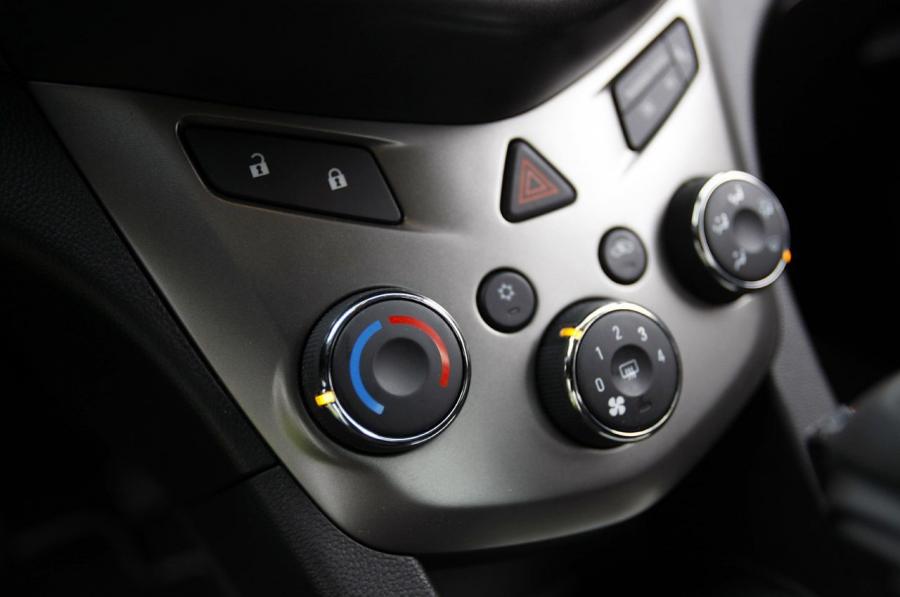  Chevrolet Sonic 2012 года  (фото 15 из 66)